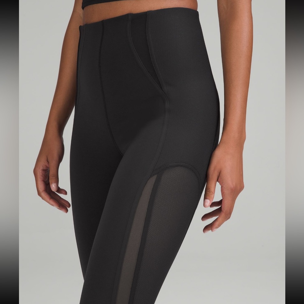 Lululemon black Everlux and Mesh SHR training tight 25”, size 10